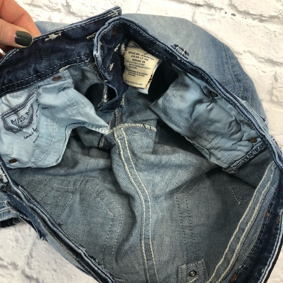 Miss Me Jeans Straight leg Medium wash denim Size 28 Short with stretch - Picture 12 of 15